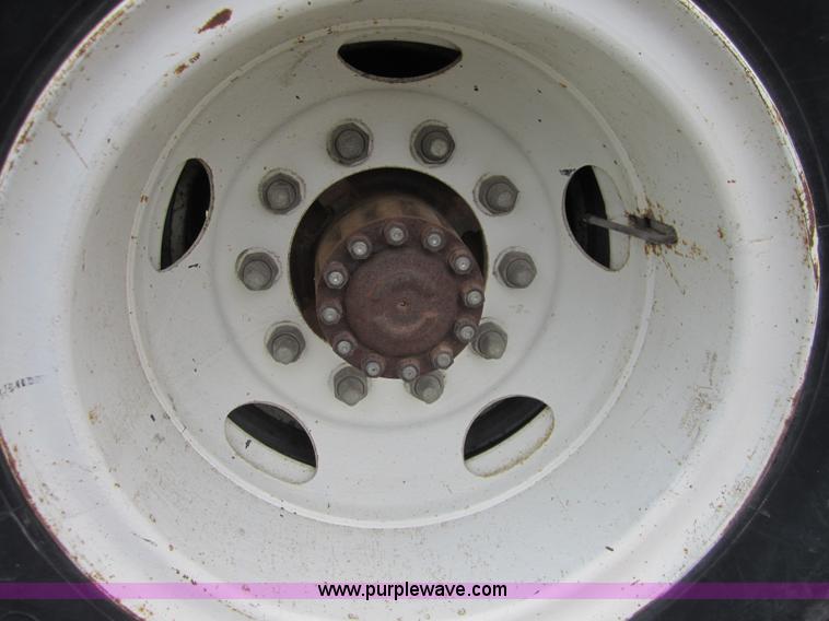 image for item A5690 1995 Ford F800 digger truck