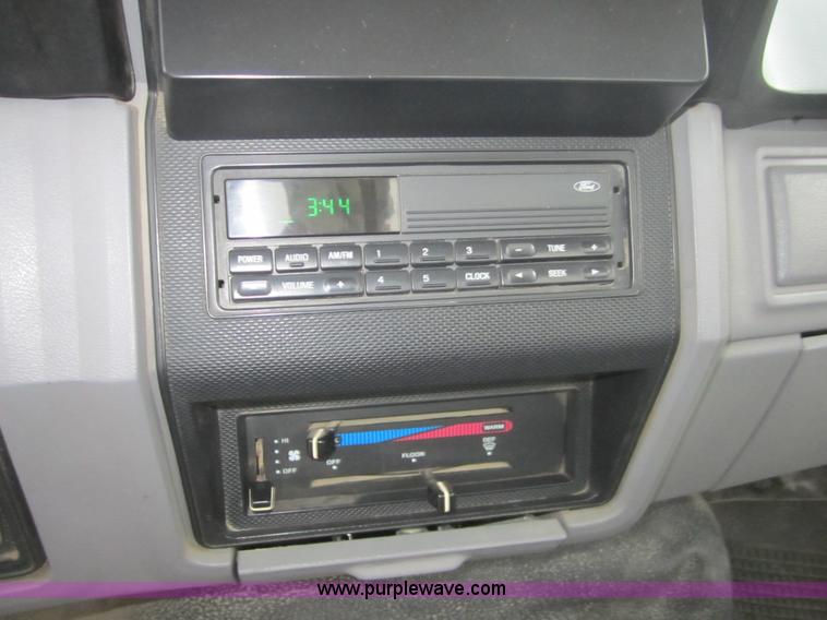 image for item A5690 1995 Ford F800 digger truck