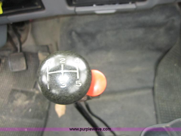 image for item A5690 1995 Ford F800 digger truck