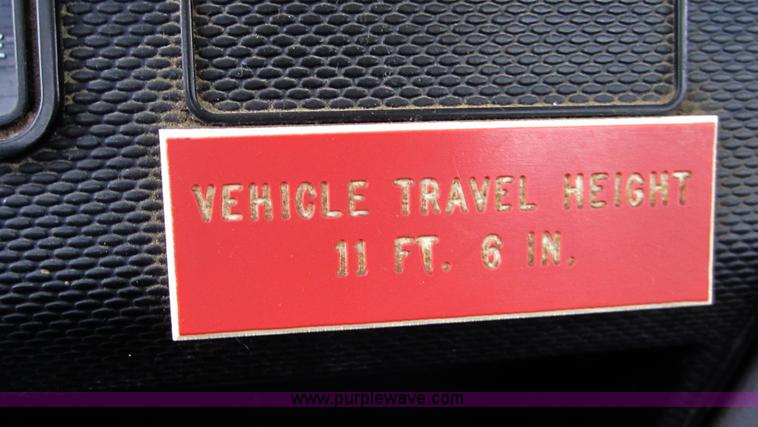 image for item A5690 1995 Ford F800 digger truck