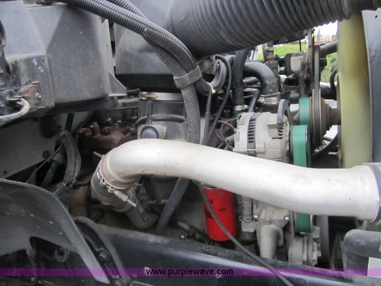 image for item A5690 1995 Ford F800 digger truck