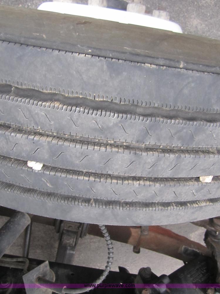 image for item A5690 1995 Ford F800 digger truck