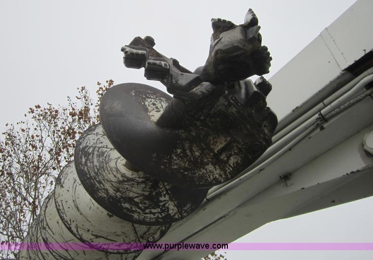 image for item A5690 1995 Ford F800 digger truck