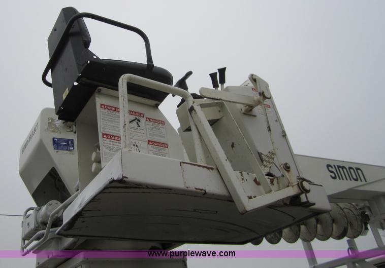 image for item A5690 1995 Ford F800 digger truck