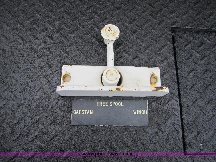 image for item A5690 1995 Ford F800 digger truck