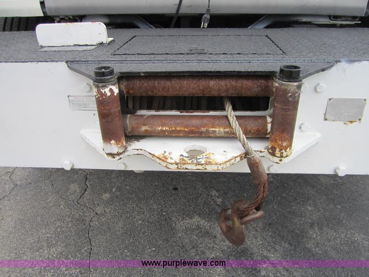 image for item A5690 1995 Ford F800 digger truck