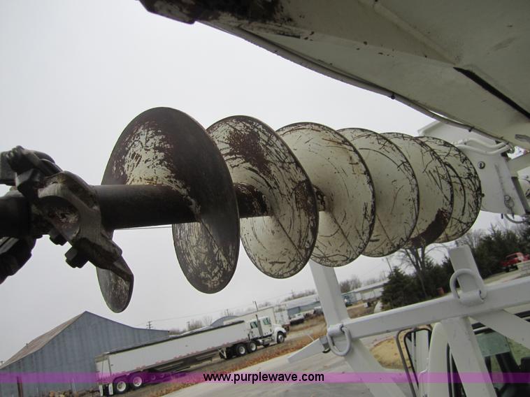 image for item A5690 1995 Ford F800 digger truck