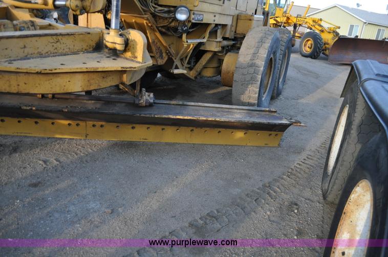 image for item A5739 1989 Caterpillar 140G motor grader