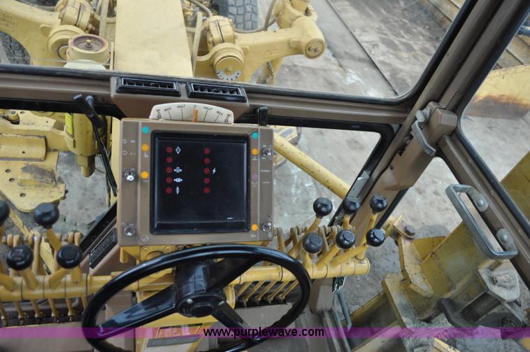 image for item A5739 1989 Caterpillar 140G motor grader