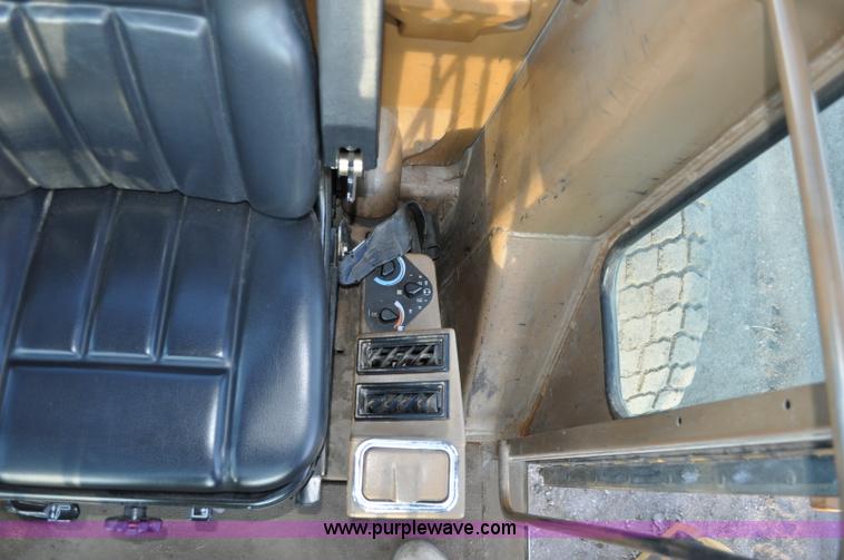 image for item A5739 1989 Caterpillar 140G motor grader