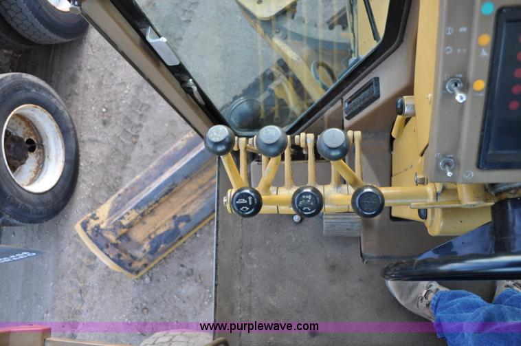 image for item A5739 1989 Caterpillar 140G motor grader