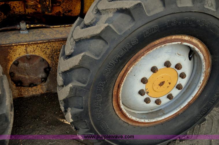 image for item A5749 1976 Caterpillar 120G motor grader