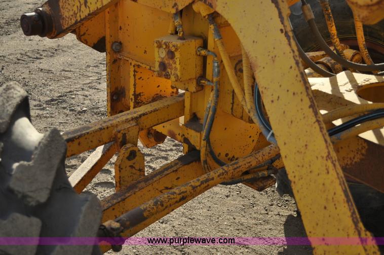 image for item A5749 1976 Caterpillar 120G motor grader
