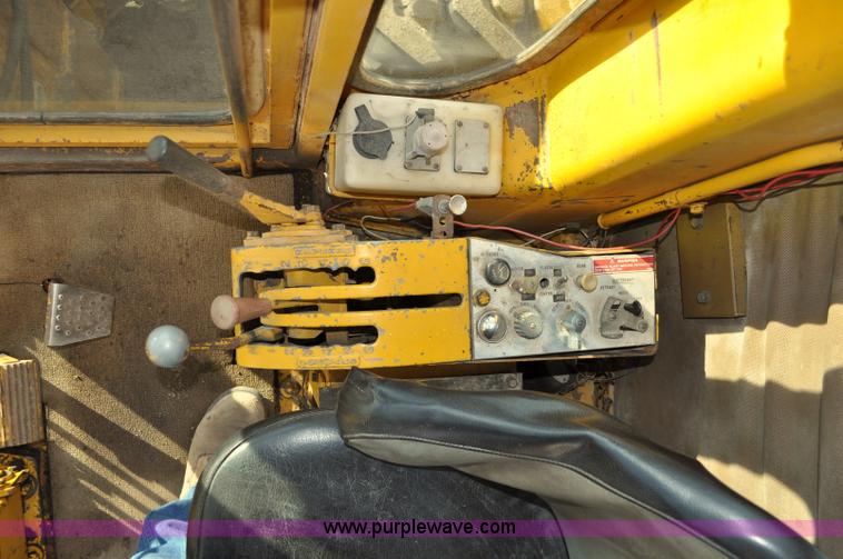image for item A5749 1976 Caterpillar 120G motor grader