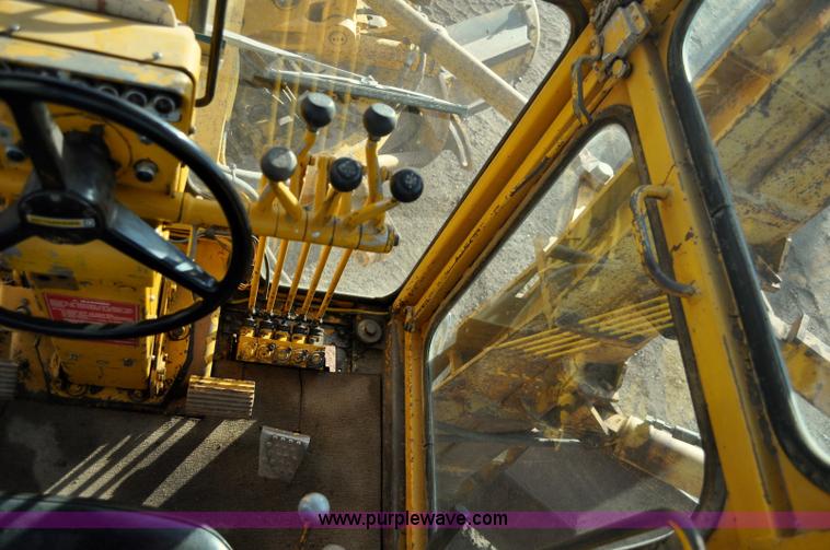 image for item A5749 1976 Caterpillar 120G motor grader
