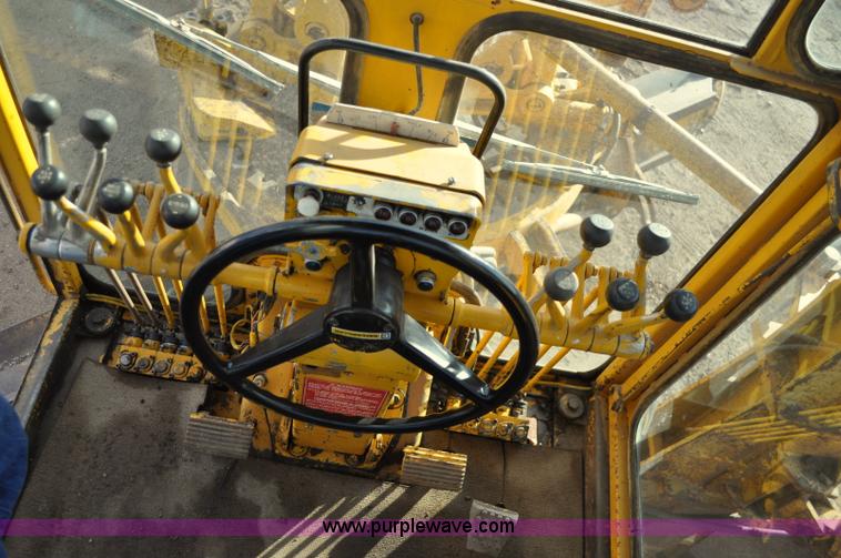 image for item A5749 1976 Caterpillar 120G motor grader