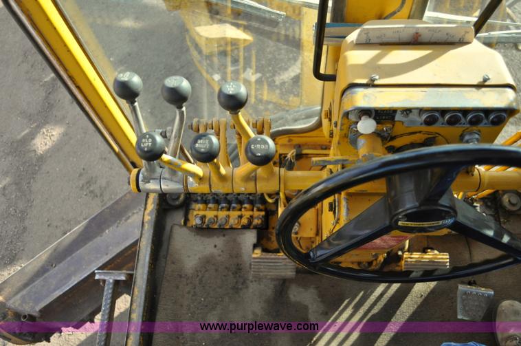 image for item A5749 1976 Caterpillar 120G motor grader