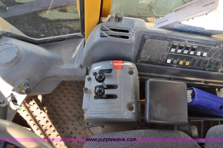 image for item A5750 Volvo L220D wheel loader