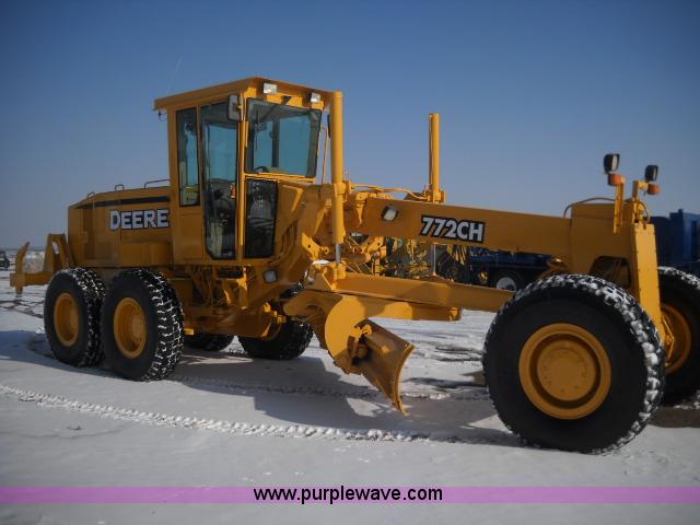 image for item A5753 1998 John Deere 772CH motor grader