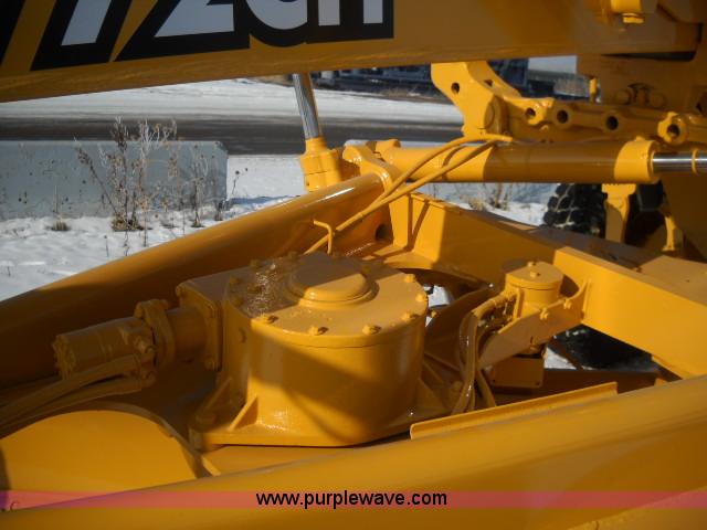 image for item A5753 1998 John Deere 772CH motor grader