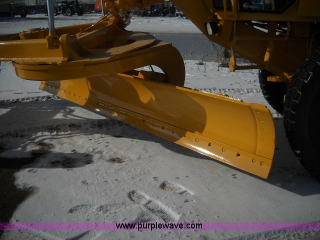 image for item A5753 1998 John Deere 772CH motor grader