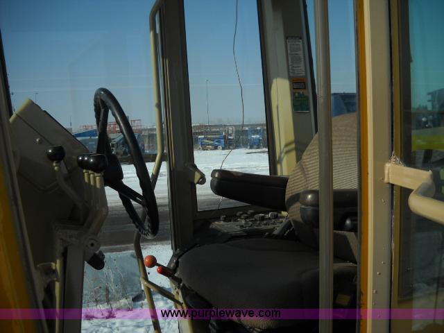 image for item A5753 1998 John Deere 772CH motor grader