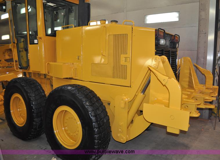 image for item A5753 1998 John Deere 772CH motor grader