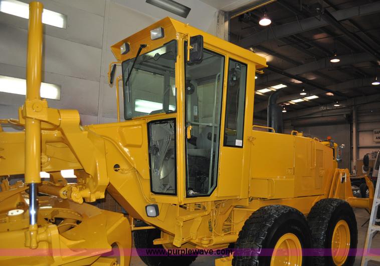 image for item A5753 1998 John Deere 772CH motor grader