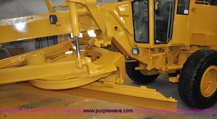 image for item A5753 1998 John Deere 772CH motor grader