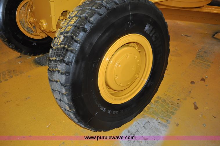 image for item A5753 1998 John Deere 772CH motor grader