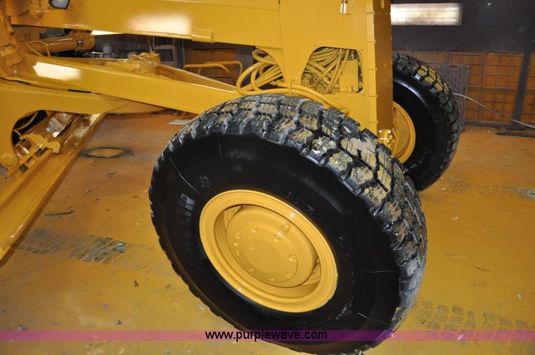 image for item A5753 1998 John Deere 772CH motor grader