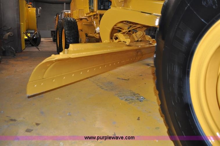 image for item A5753 1998 John Deere 772CH motor grader