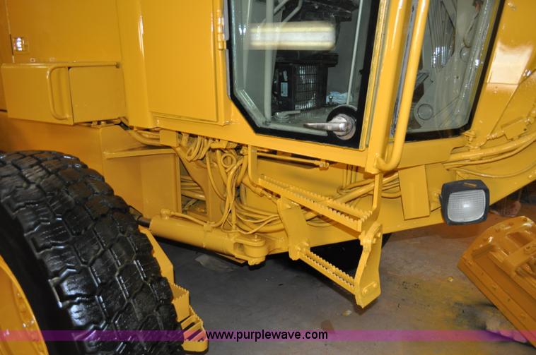 image for item A5753 1998 John Deere 772CH motor grader