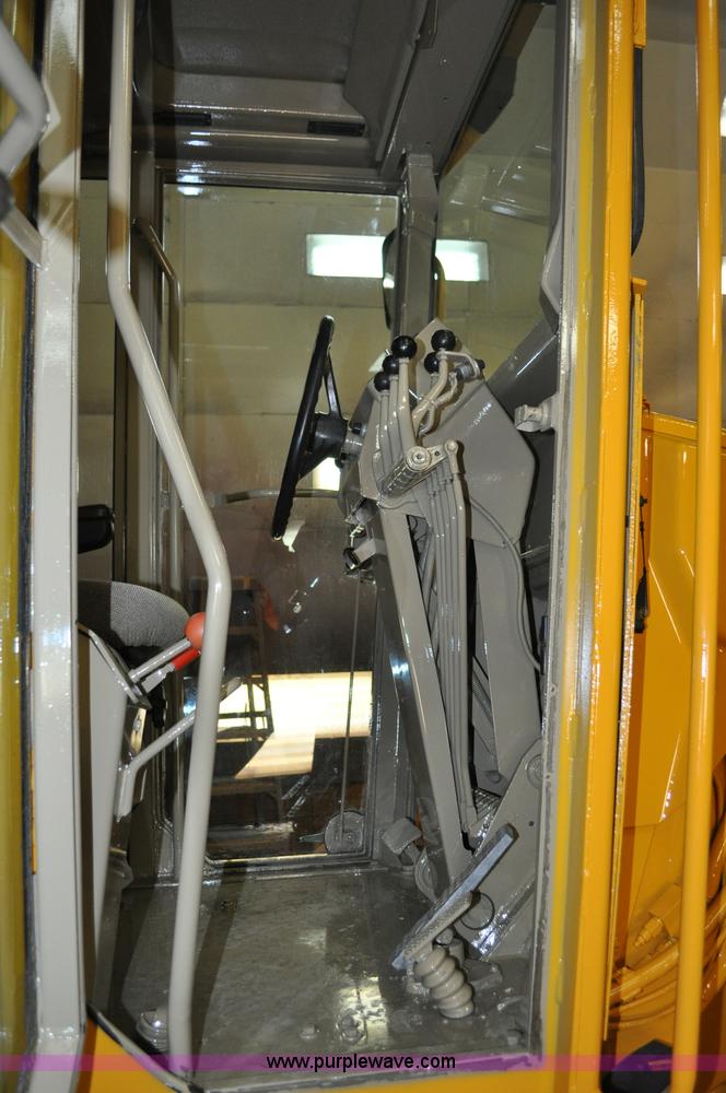 image for item A5753 1998 John Deere 772CH motor grader