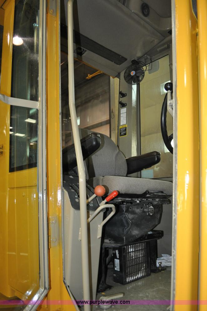 image for item A5753 1998 John Deere 772CH motor grader