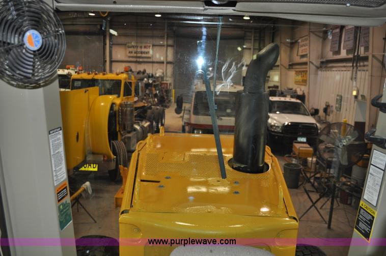 image for item A5753 1998 John Deere 772CH motor grader