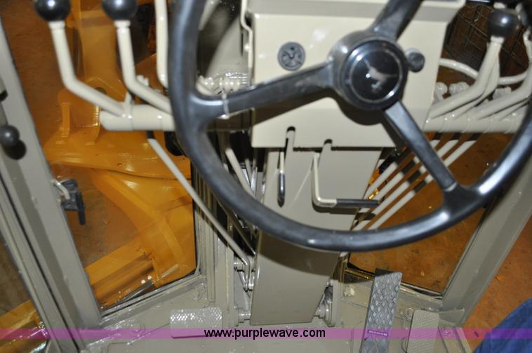 image for item A5753 1998 John Deere 772CH motor grader