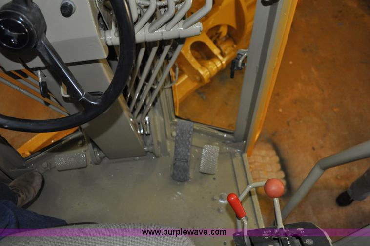 image for item A5753 1998 John Deere 772CH motor grader