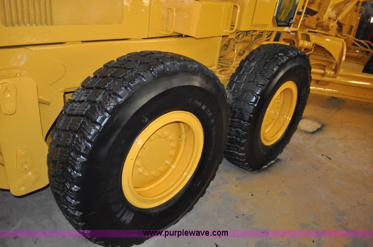 image for item A5753 1998 John Deere 772CH motor grader