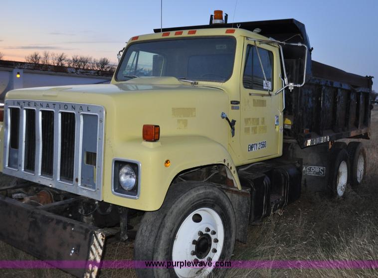 image for item A5758 1979 International F2574 dump truck