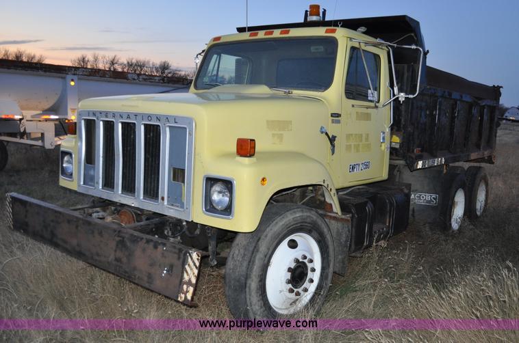 image for item A5758 1979 International F2574 dump truck