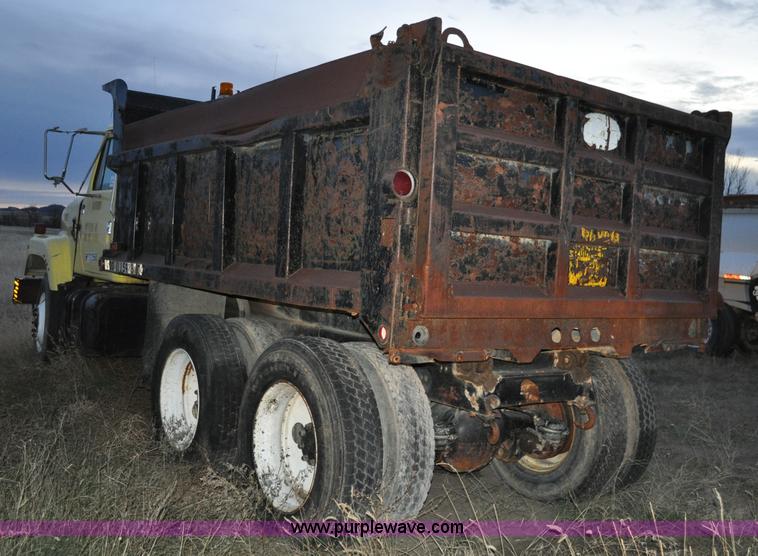 image for item A5758 1979 International F2574 dump truck