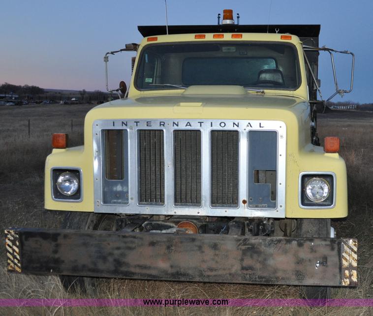 image for item A5758 1979 International F2574 dump truck