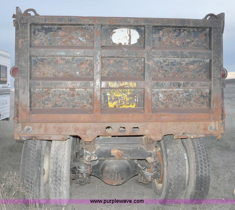 image for item A5758 1979 International F2574 dump truck