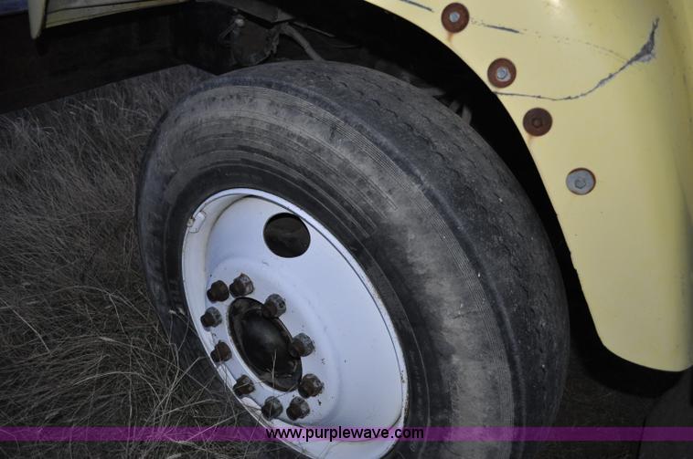 image for item A5758 1979 International F2574 dump truck