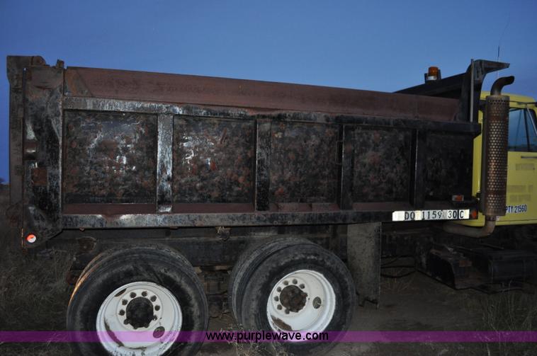 image for item A5758 1979 International F2574 dump truck