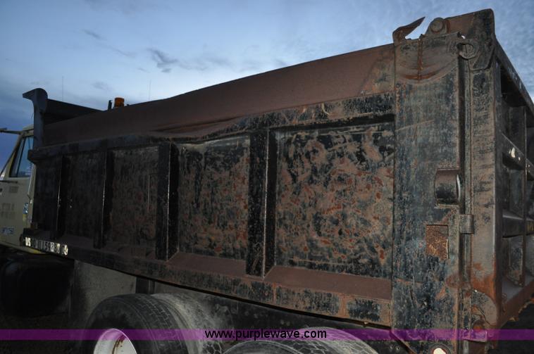 image for item A5758 1979 International F2574 dump truck