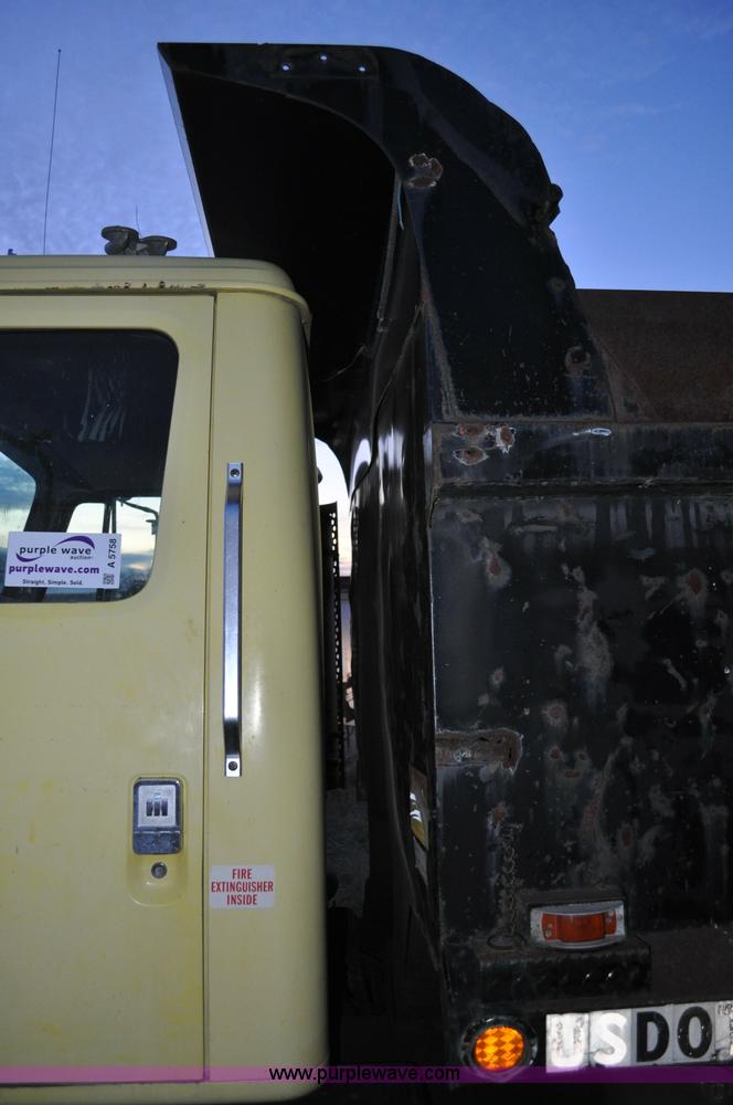 image for item A5758 1979 International F2574 dump truck