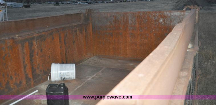 image for item A5758 1979 International F2574 dump truck