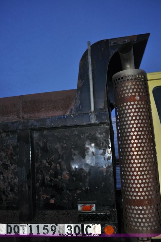 image for item A5758 1979 International F2574 dump truck